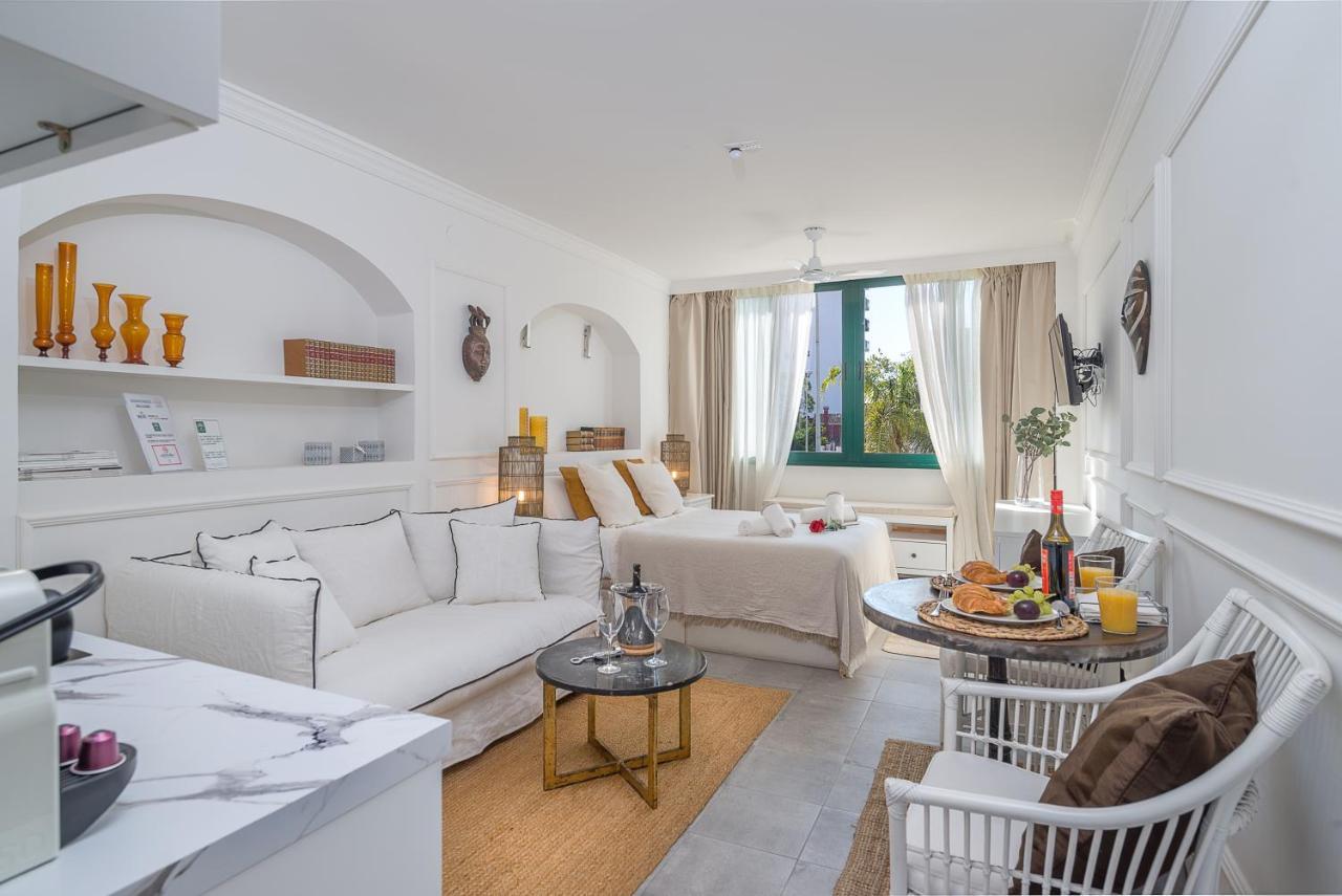 Bianca Chic Studio - Carihuela Beach At 300M Torremolinos Exteriör bild
