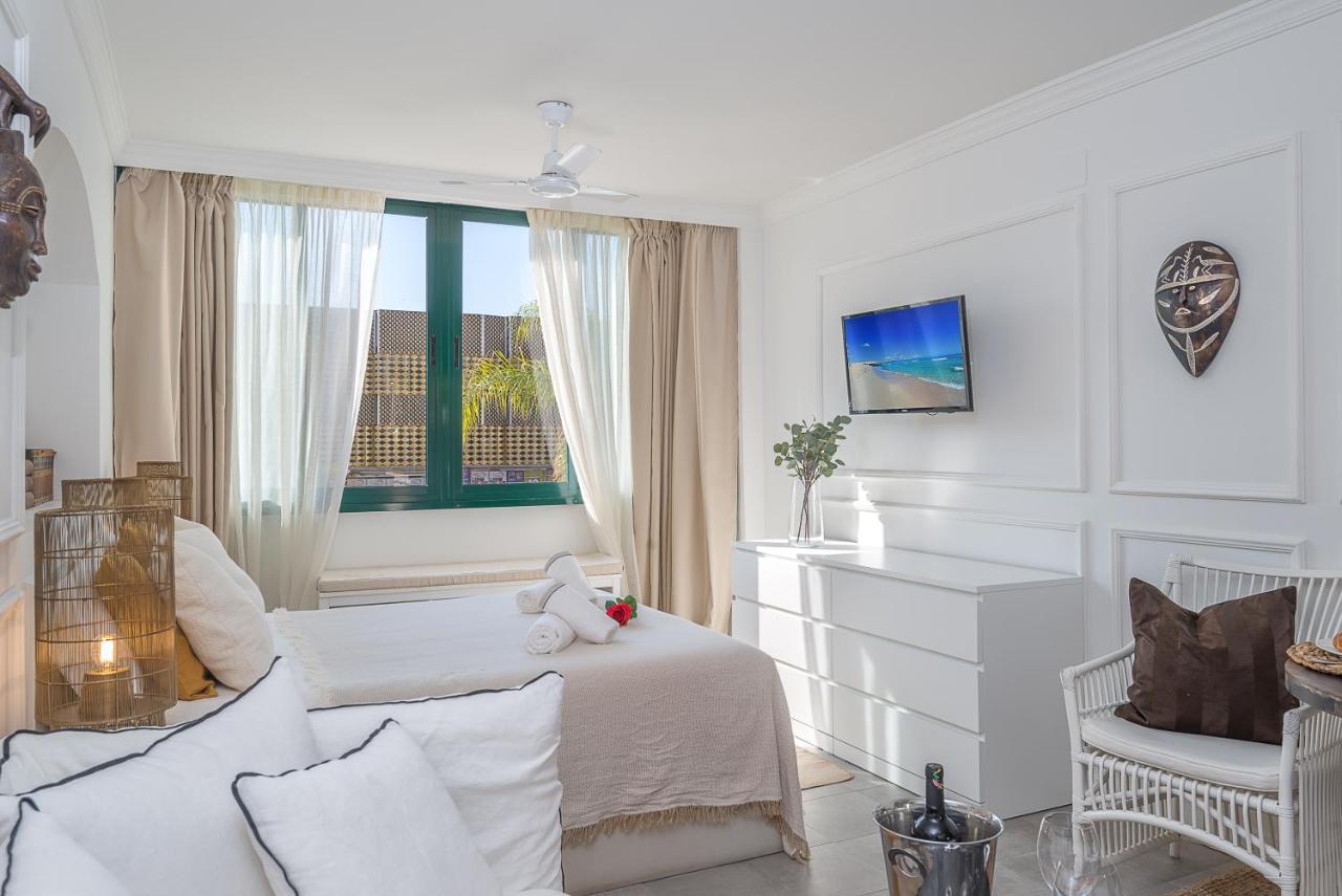 Bianca Chic Studio - Carihuela Beach At 300M Torremolinos Exteriör bild